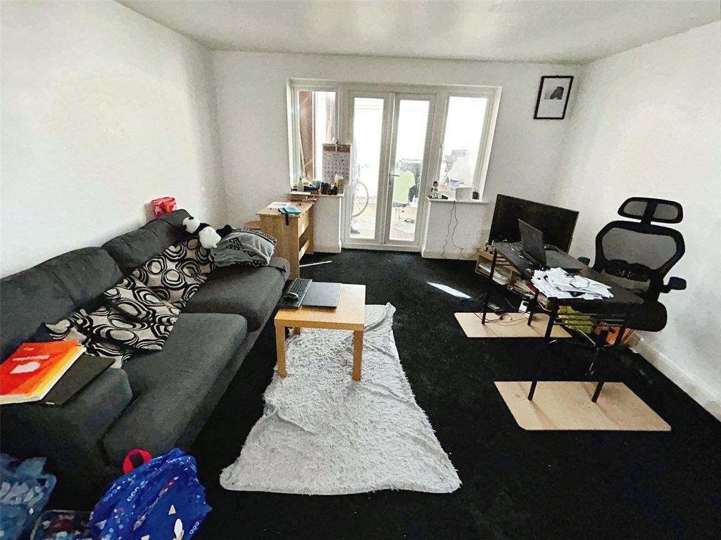 Property photo 3 of 16 Picture No. 02