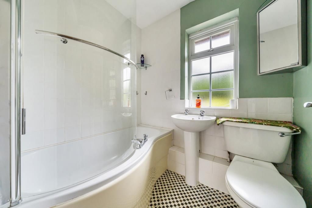 Property photo 2 of 20 Bathroom
