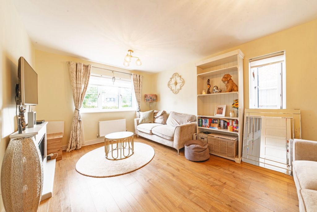 Property photo 2 of 31