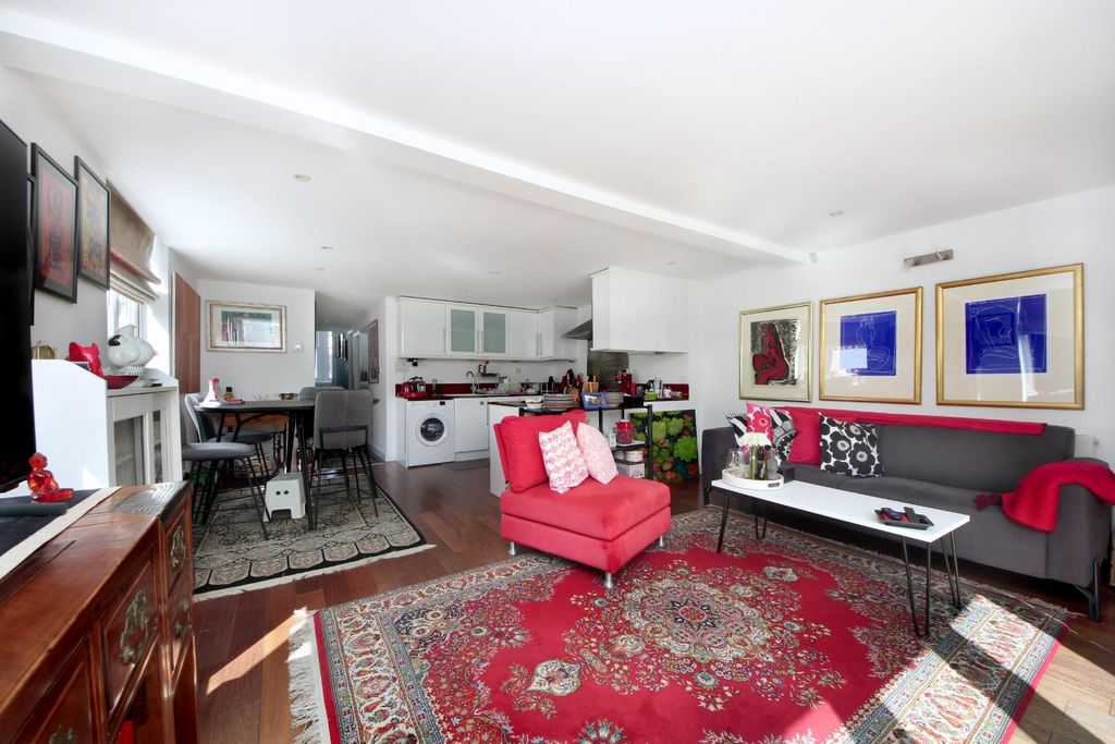 Property photo 3 of 11