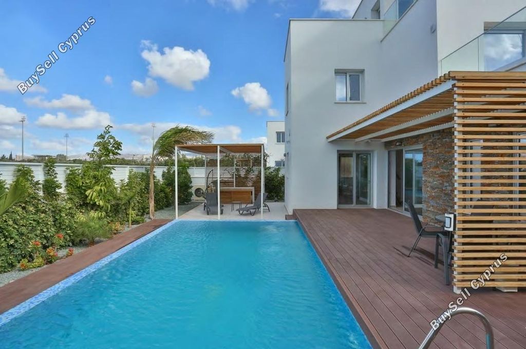 Property photo 2 of 28