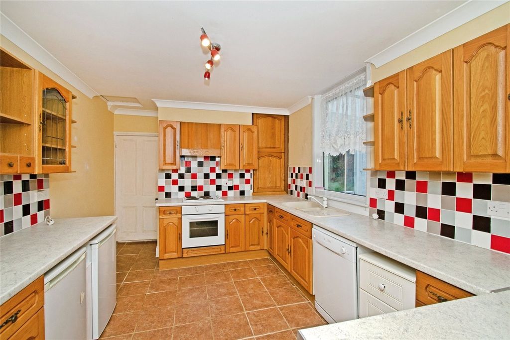 Property photo 3 of 12 Kitchen