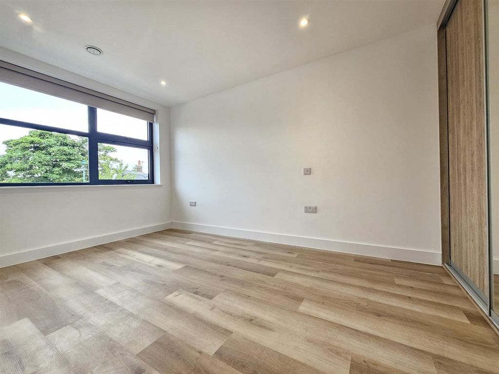 Property photo 3 of 6 1000006562.Jpg