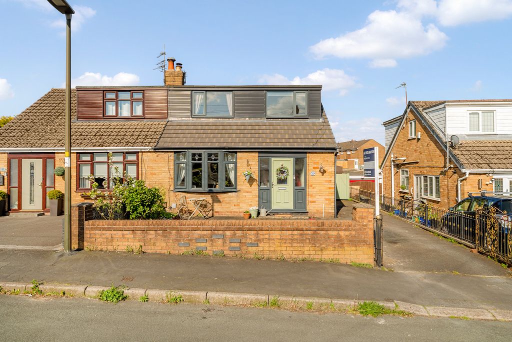 Property photo 2 of 31