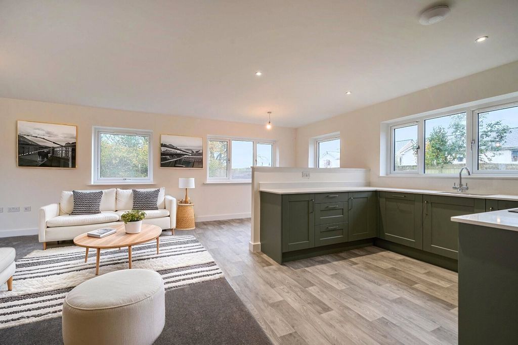 Property photo 3 of 21 Virtually Dressed