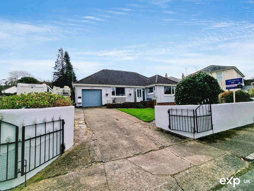 Property photo 1 of 28