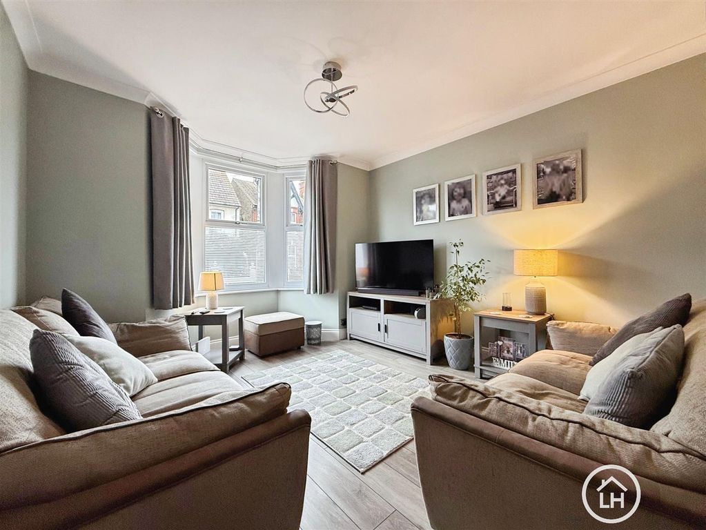 Property photo 1 of 16 8839Aab1--4169-8B95-Dad75B60Da9F-26242-00000B01Bd2