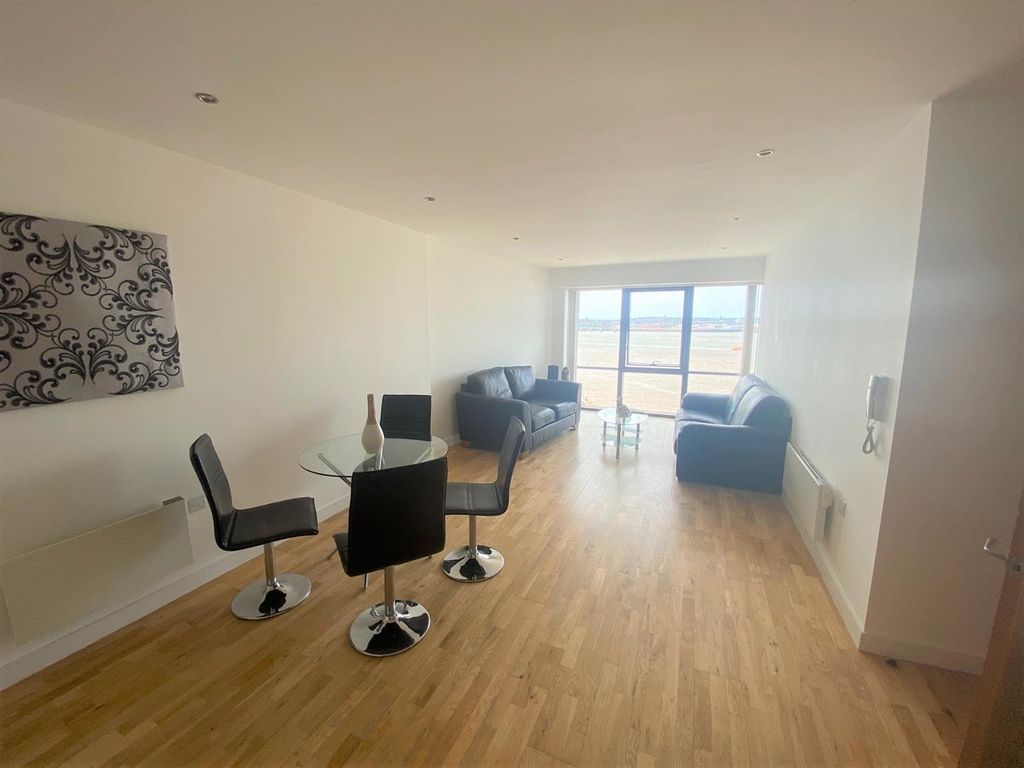 Property photo 3 of 15 Lounge/ Kitchen