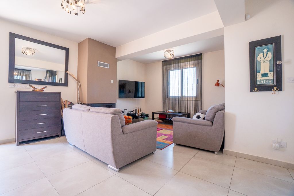 Property photo 3 of 24