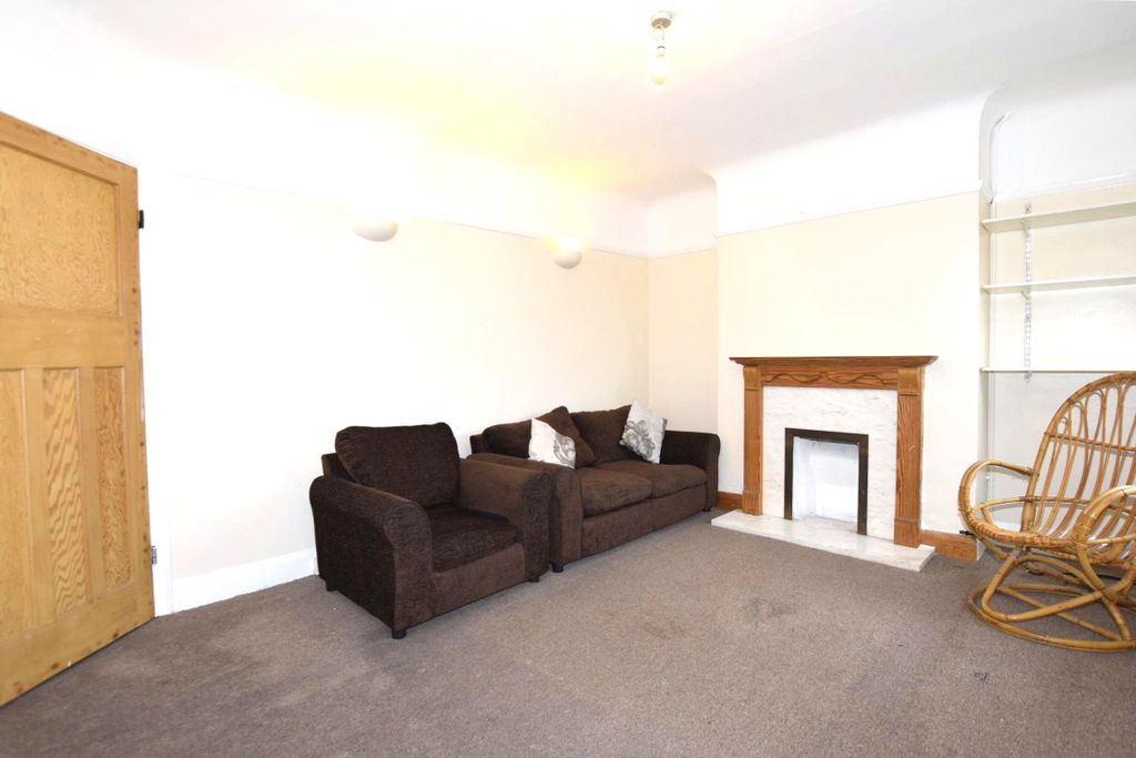 Property photo 2 of 6 Lounge
