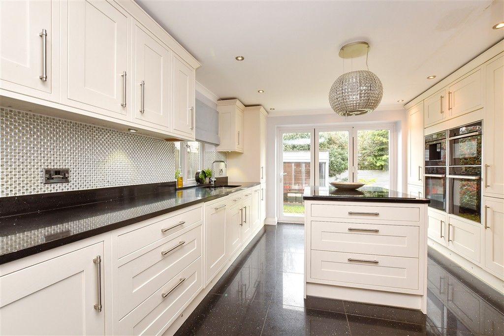 Property photo 3 of 19 Kitchen / Diner