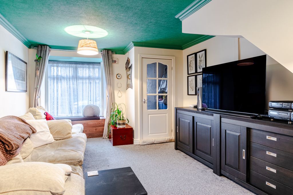 Property photo 2 of 14 Lounge1