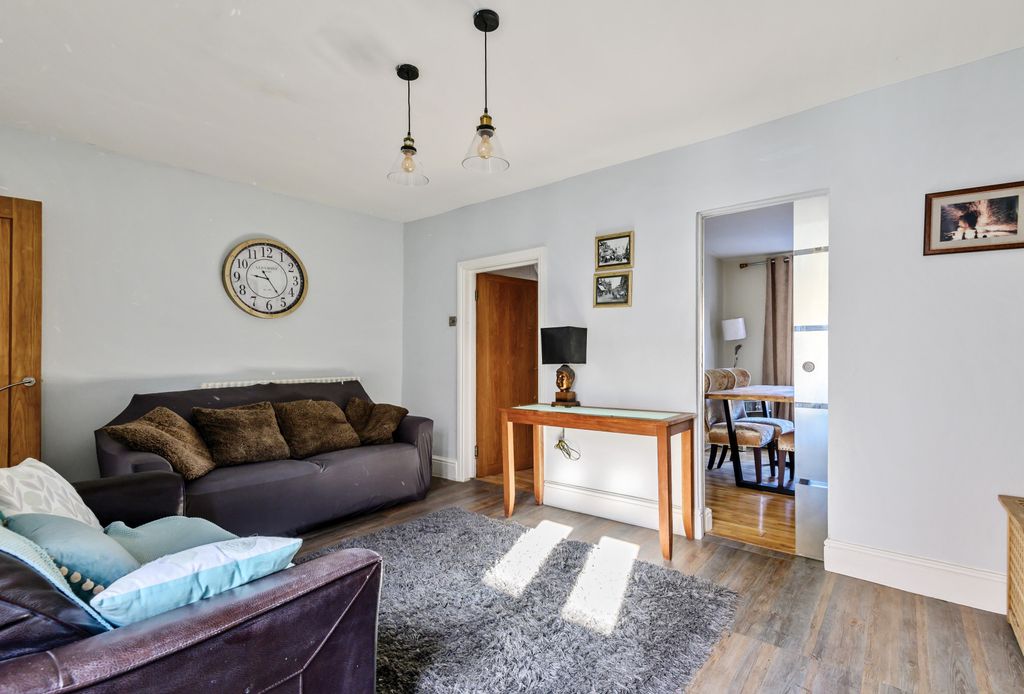 Property photo 3 of 21 889355 (2).Jpg