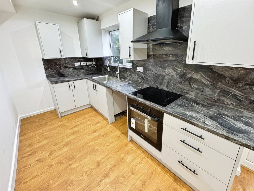 Property photo 3 of 8 Picture No. 06