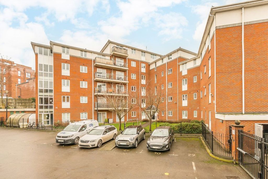 Property photo 1 of 6