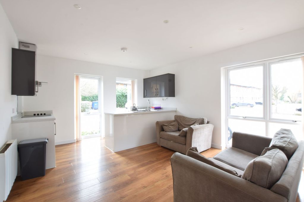 Property photo 2 of 8