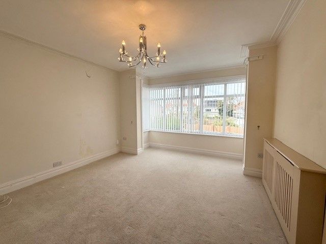 Property photo 3 of 12 Lounge
