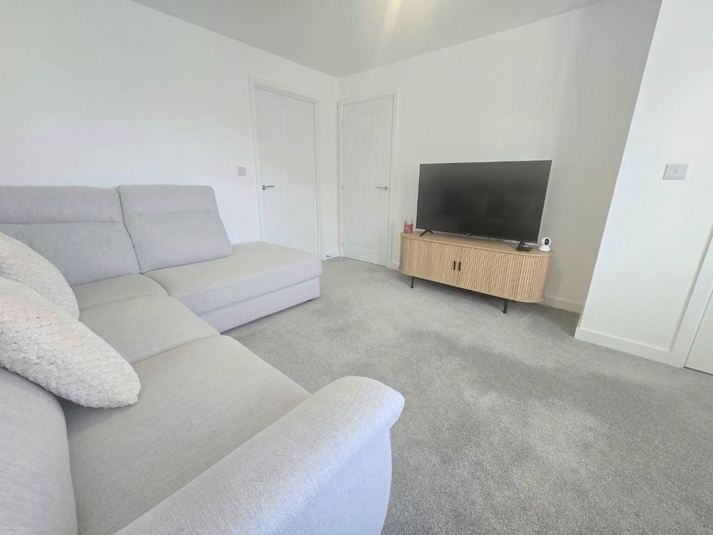 Property photo 3 of 16 Living Room