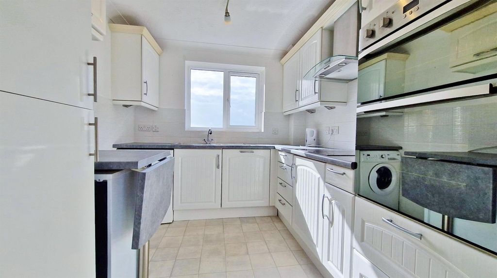 Property photo 2 of 16 Kitchen