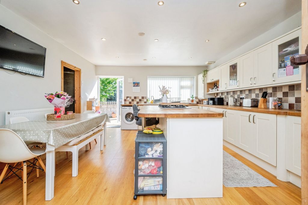 Property photo 1 of 29 Kitchen/Diner