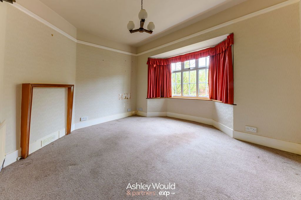 Property photo 3 of 28