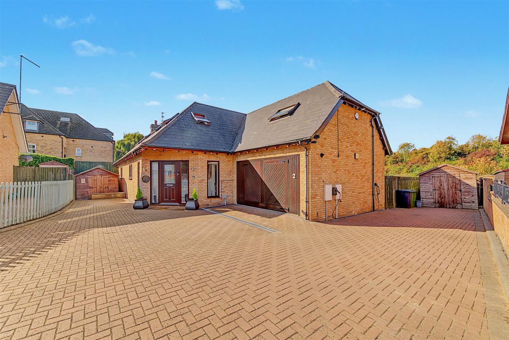 Property photo 1 of 44