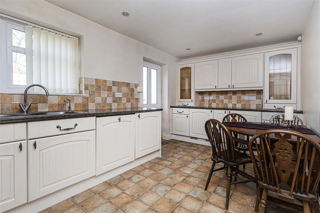 Property photo 3 of 30 Kitchen/Diner