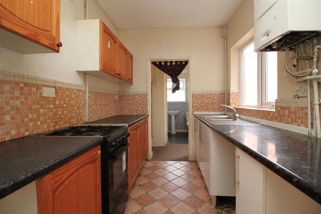 Property photo 2 of 10 Kitchen .Jpg