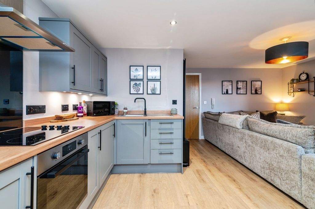 Property photo 2 of 14 Pbox-Img.Jpg