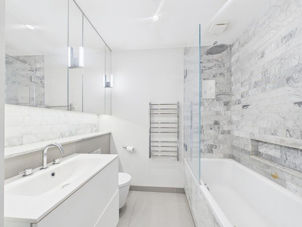 Property photo 3 of 8 Bathroom