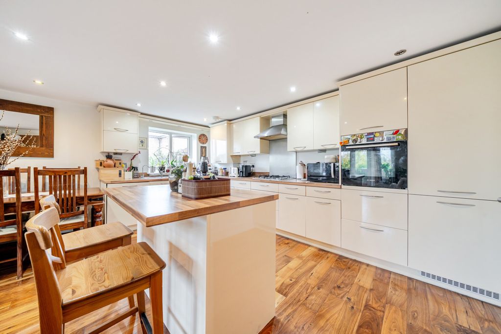 Property photo 3 of 21 Kitchen