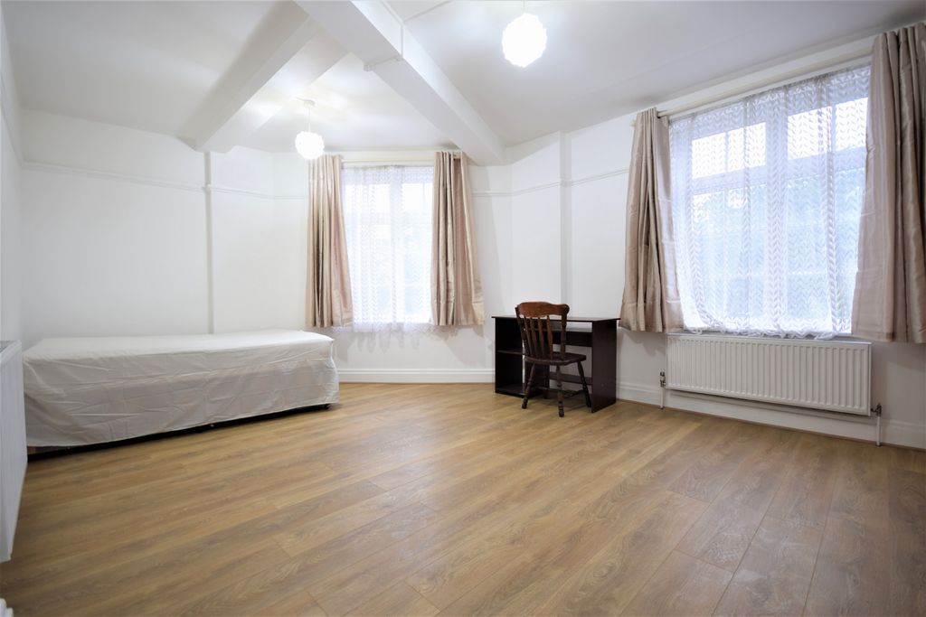 Property photo 1 of 13 Photo 11
