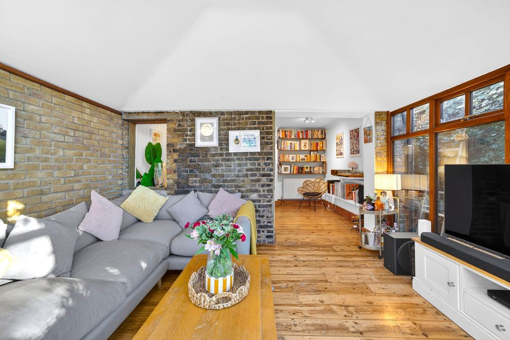 Property photo 2 of 17