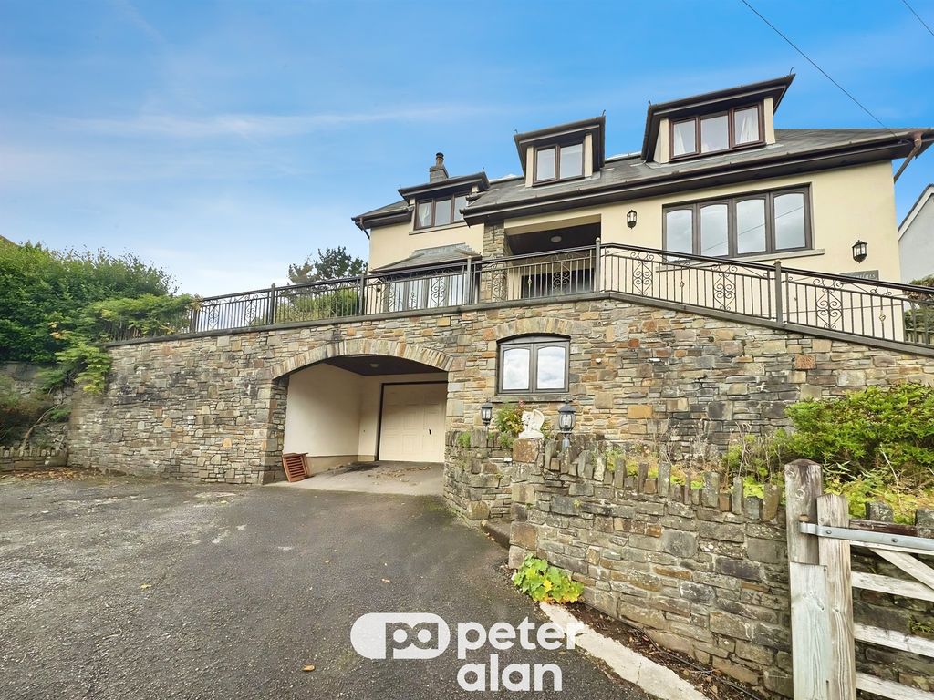 Property photo 2 of 20