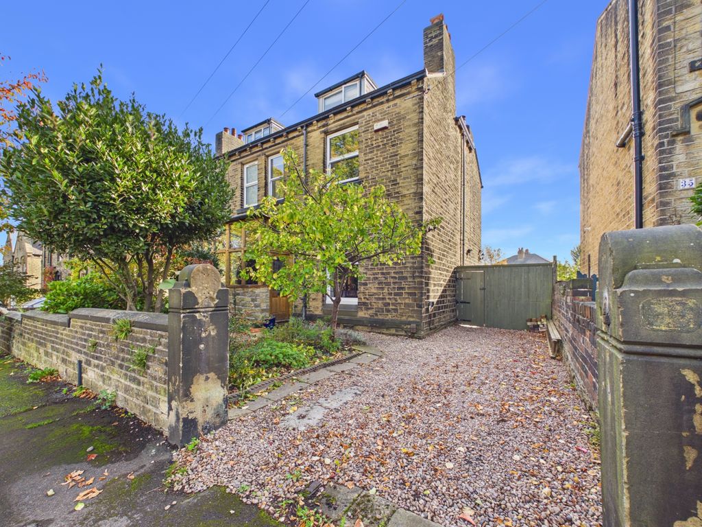 Property photo 1 of 43 Cam02649G0-Pr0092-Still048