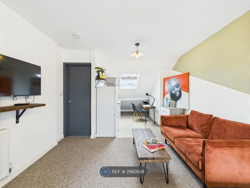 Property photo 2 of 7 Room 5