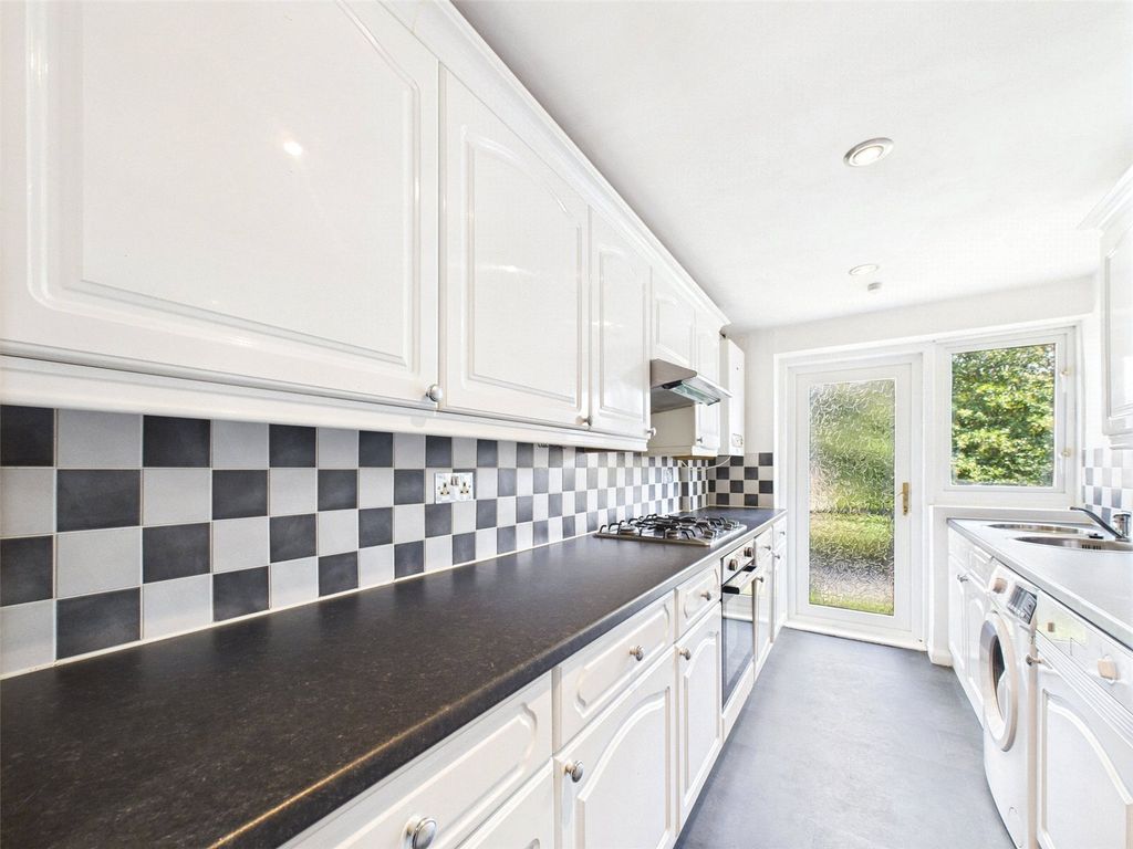 Property photo 2 of 16 Picture No. 18