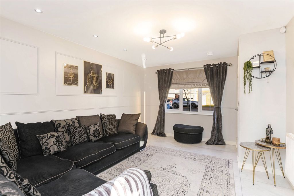 Property photo 2 of 19 2