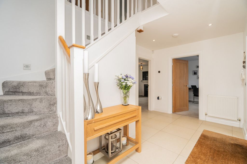 Additional image 16 of 4 bed detached house for saleCedar Court, Newport Pagnell, Milton Keynes MK14