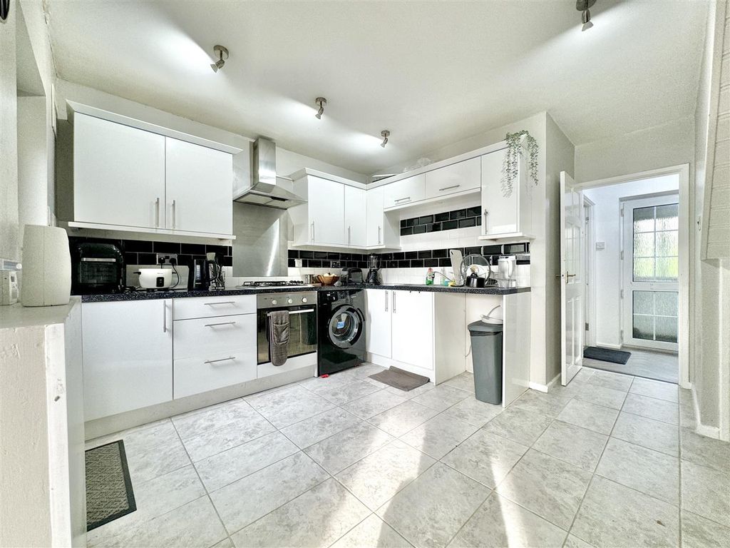 Property photo 2 of 29