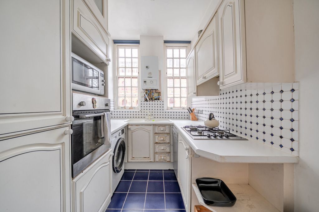 Property photo 3 of 15 1395511-7-695d045...