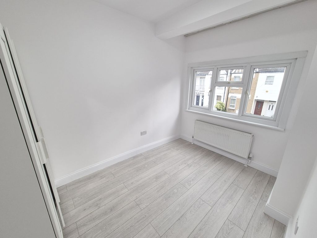 Property photo 2 of 11 Photo 3