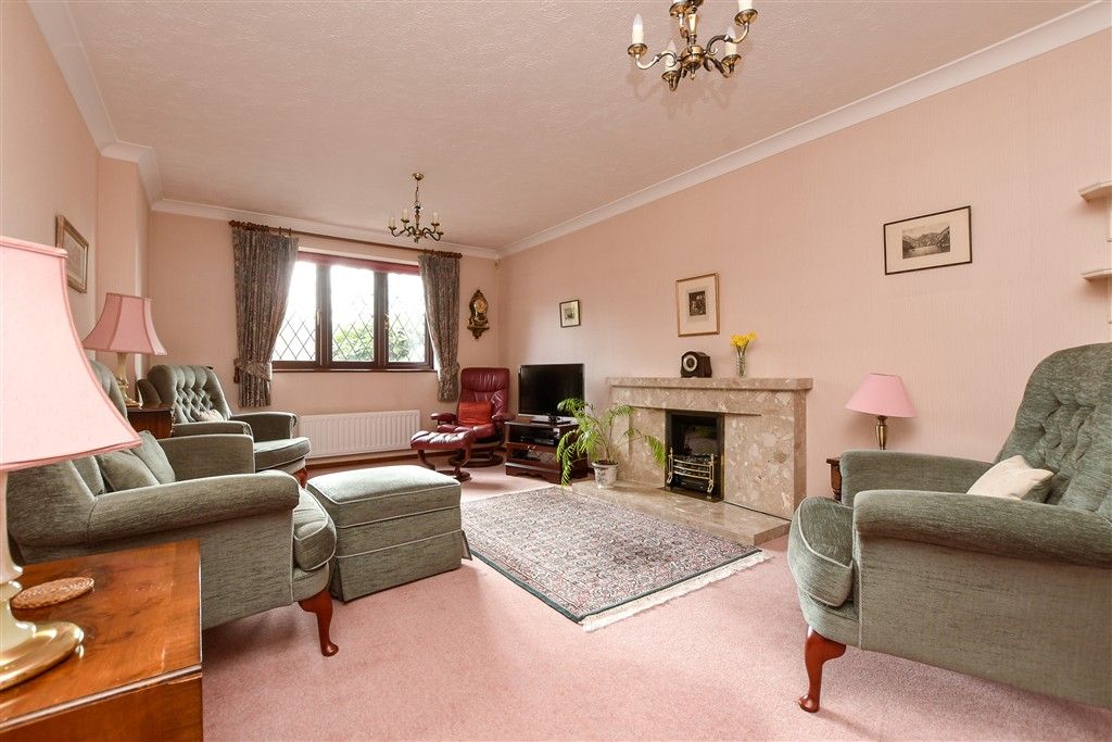 Property photo 3 of 17 Lounge