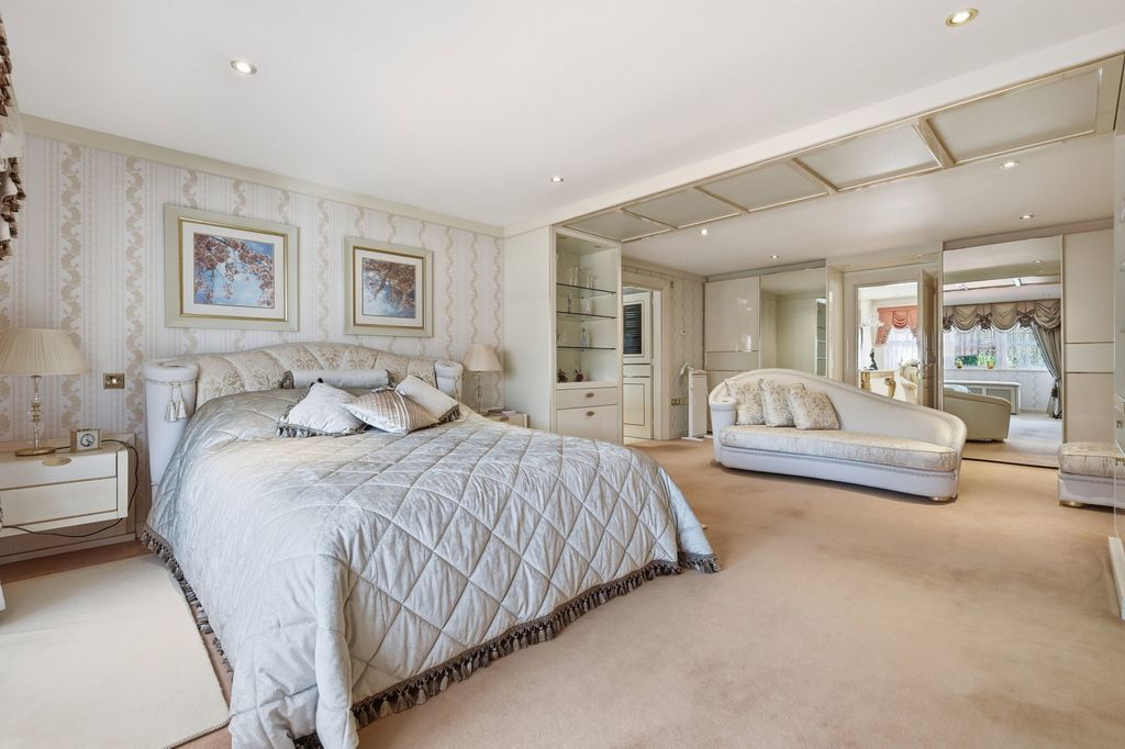 Additional image 37 of 5 bed detached house for saleWambrook Close, Hutton Mount, Brentwood CM13