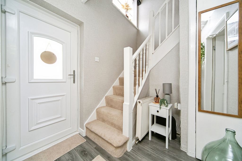 Property photo 3 of 17 Photo