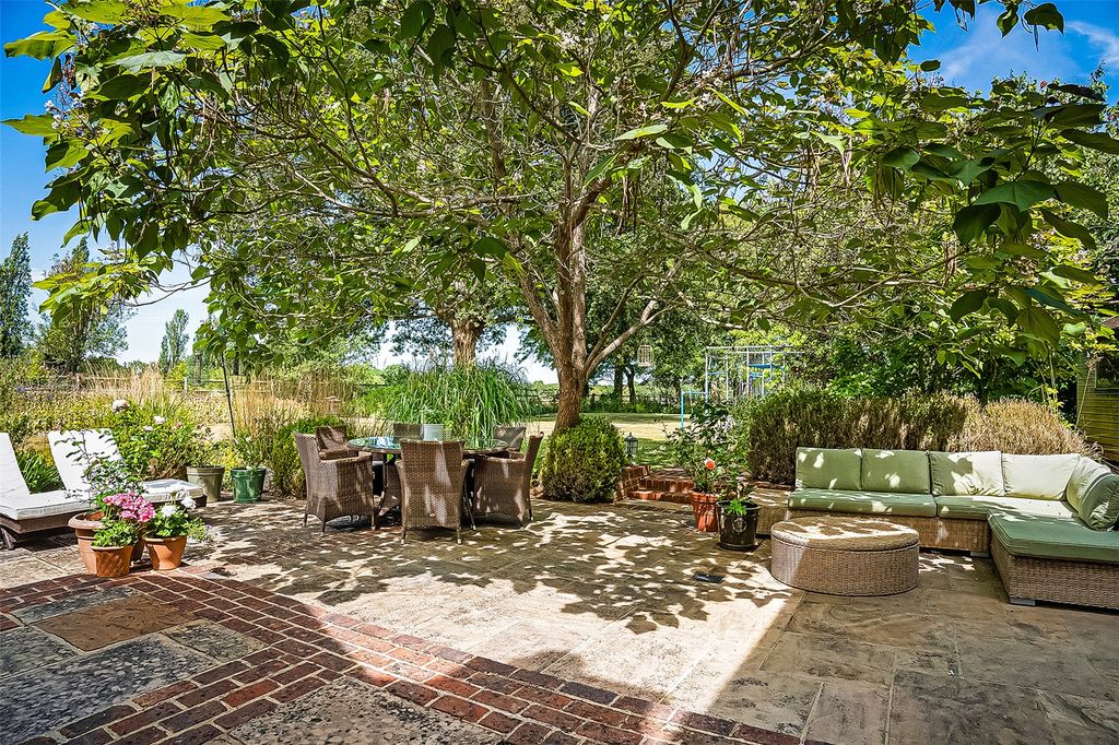 Property photo 2 of 31 House. Partnership