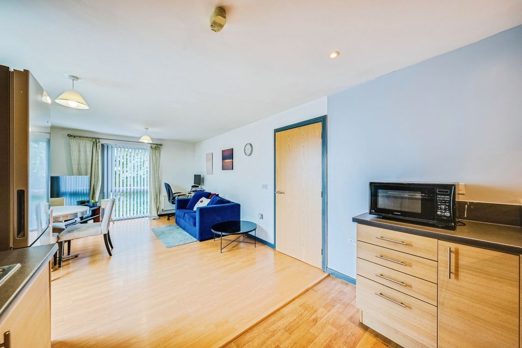Additional image 7 of 2 bed flat for saleDulcie Close, Greenhithe DA9