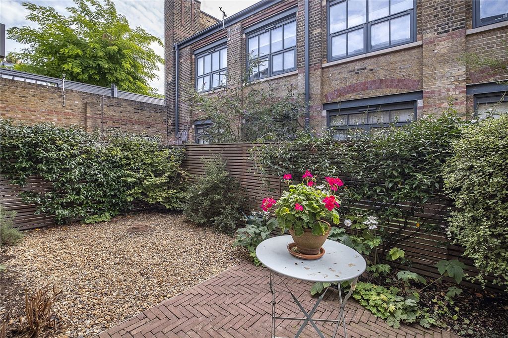 Property photo 3 of 19