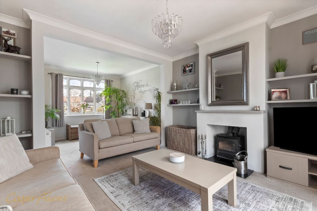 Property photo 3 of 18 Living Room