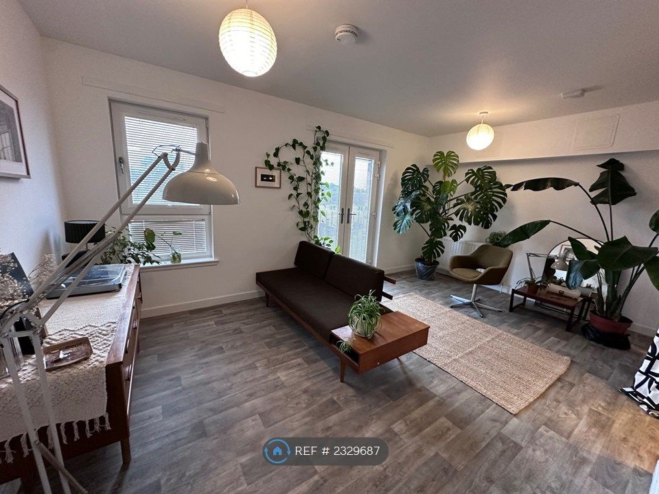 Property photo 1 of 12 Living Room